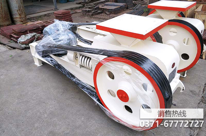對(duì)輥式尿素破碎機(jī)設(shè)備價(jià)格品牌：信遠(yuǎn)-蓋德化工網(wǎng)