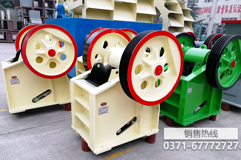 模板破碎機(jī)的出現(xiàn)實(shí)現(xiàn)了建筑木料循環(huán)利用